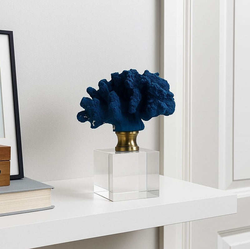 تمثال مرجاني بقاعدة كريستالية